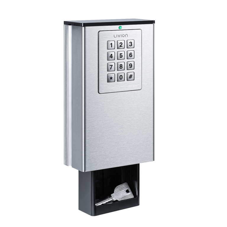 LivionKeyOne Ein silberner Schlüsselkasten mit Zahlenfeld und darunter einem Ablagefach mit einem Schlüssel.